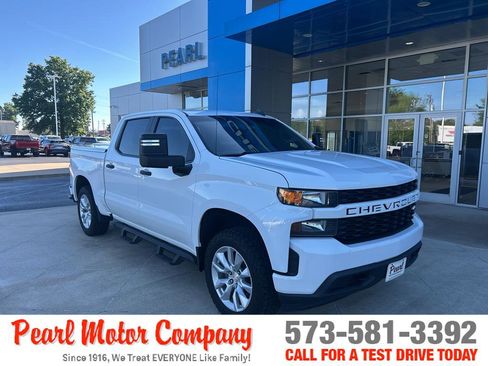 Used 2019 Chevrolet Silverado 1500 Custom w/ Custom Max Trailering Package AWD/4WD image 1