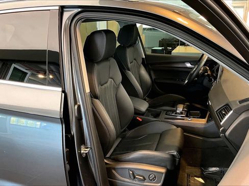 Certified 2025 Audi Q5 2.0T Premium Plus w/ Premium Plus Package image 9