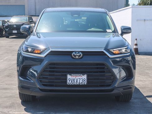 Certified 2025 Toyota Grand Highlander FWD image 2