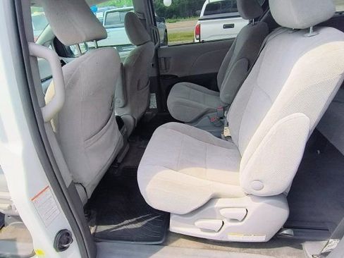 Used 2018 Toyota Sienna LE FWD image 10