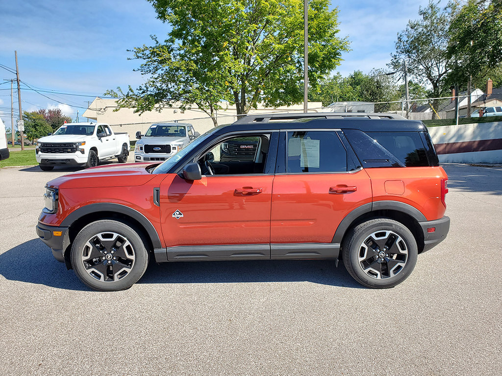 Used 2023 Ford Bronco Sport Outer Banks w/ Tech Package AWD/4WD image 3