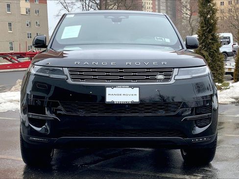 Used 2024 Land Rover Range Rover Sport SE image 2