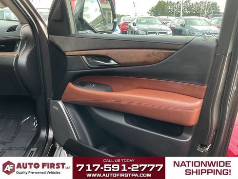 Used 2020 Cadillac Escalade ESV Luxury AWD/4WD image 17