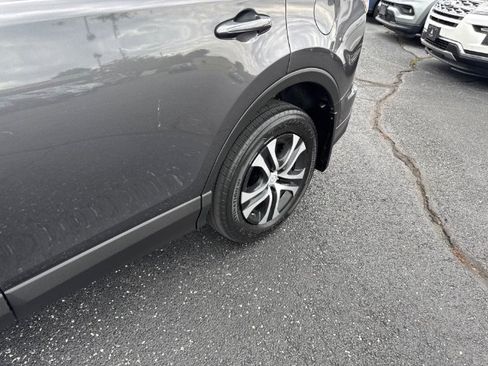 Used 2017 Toyota RAV4 LE AWD/4WD image 6