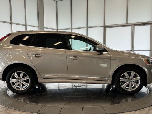 Used 2016 Volvo XC60 T6 w/ Proximity Package AWD/4WD image 8