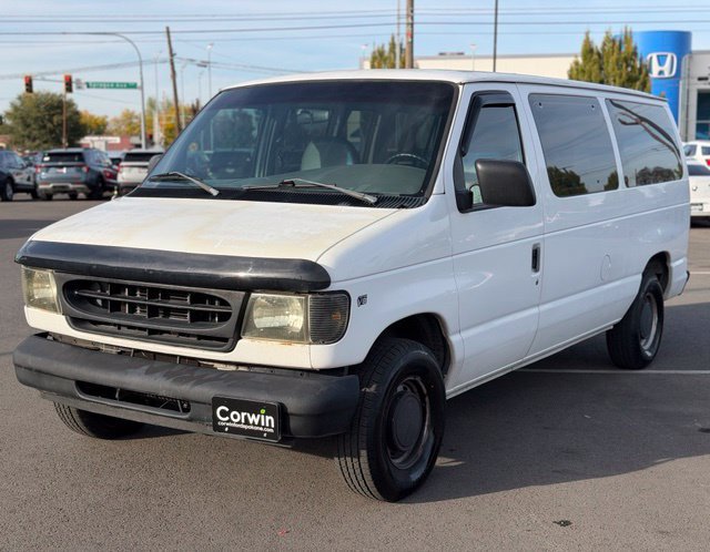 Used 1998 Ford E-150 and Econoline 150 Club Wagon RWD image 5
