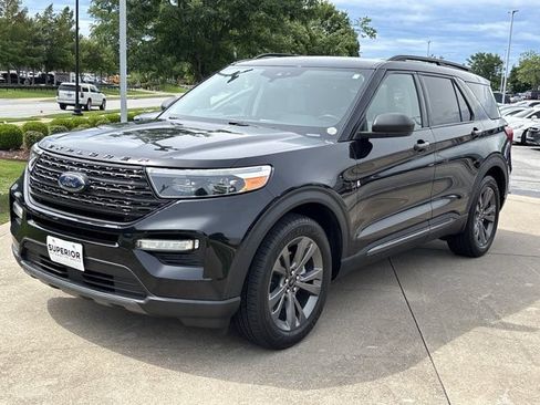 Used 2021 Ford Explorer XLT w/ Equipment Group 202A RWD image 12