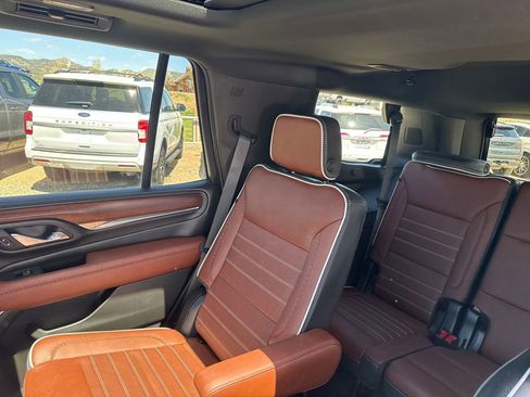 Used 2023 GMC Yukon Denali Ultimate image 9