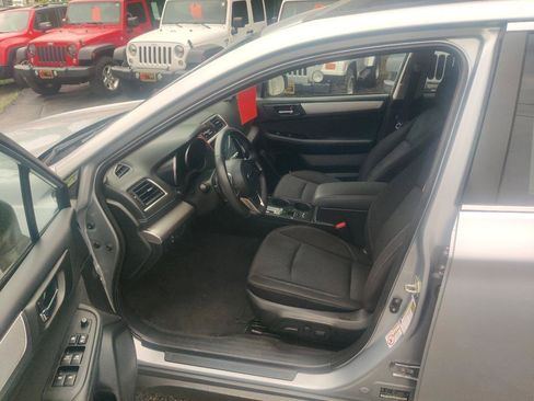 Used 2018 Subaru Outback 2.5i Premium AWD/4WD image 11