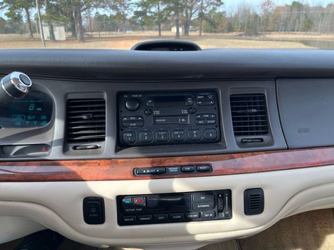 Used 1996 Lincoln Town Car Cartier image 16