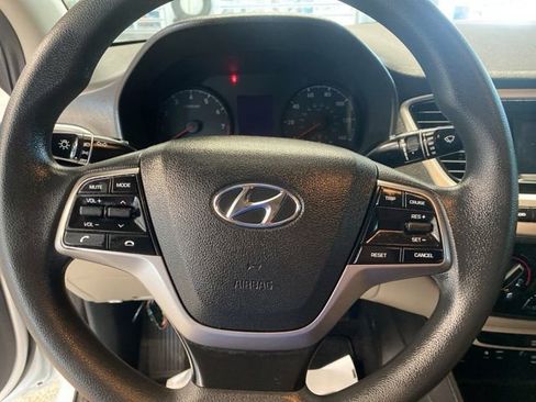 Used 2022 Hyundai Accent SE FWD image 11