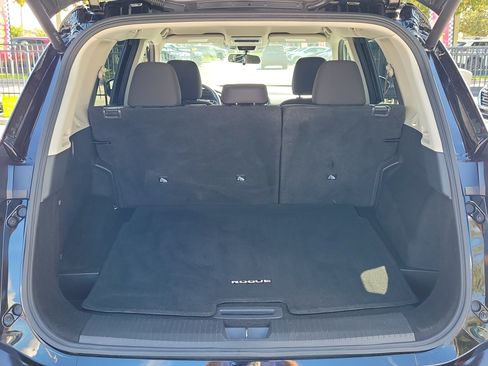 Certified 2024 Nissan Rogue SV FWD image 6