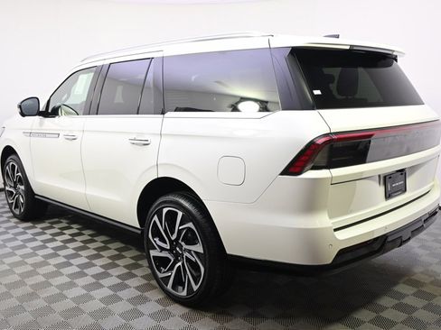 New 2026 Lincoln Navigator Reserve image 3