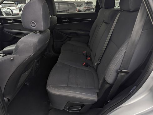 Used 2019 Kia Sorento FWD image 8