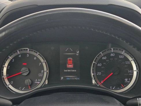 Used 2022 Toyota Highlander LE FWD image 11