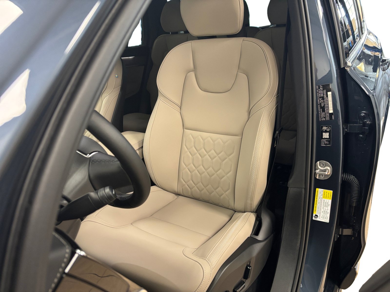 New 2026 Volvo XC90 T8 Plus w/ Protection Package AWD/4WD image 39