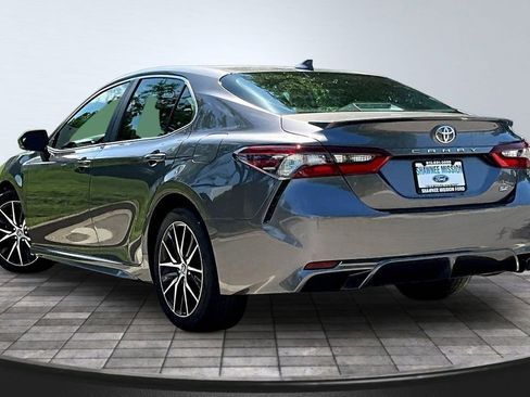 Used 2022 Toyota Camry SE FWD image 4