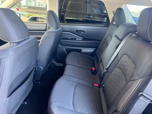 Certified 2024 Nissan Pathfinder SV AWD/4WD image 8