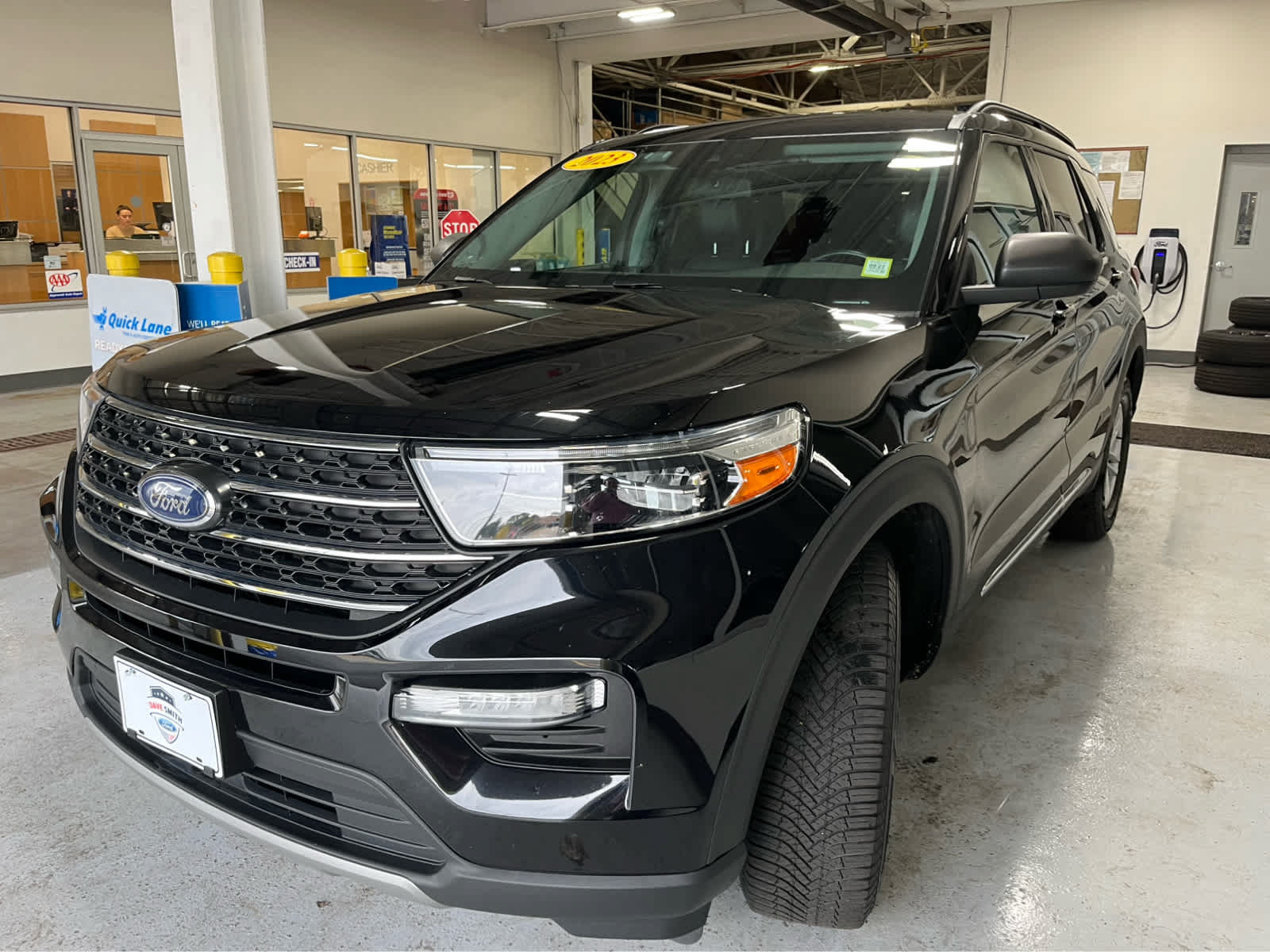 Certified 2023 Ford Explorer XLT w/ Equipment Group 202A AWD/4WD image 4