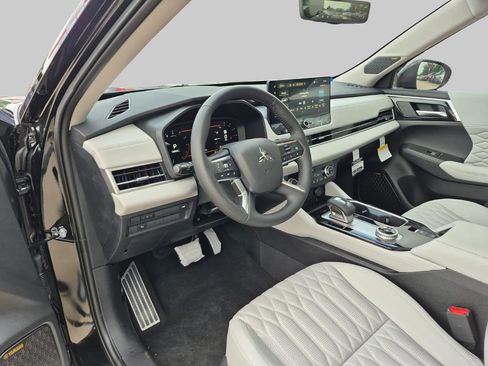 New 2025 Mitsubishi Outlander SEL image 9