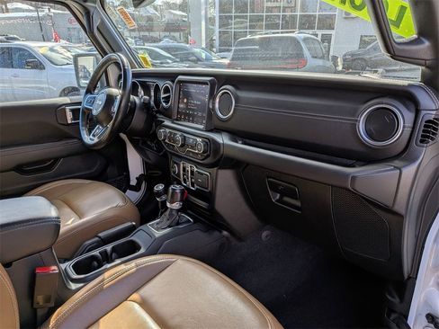 Used 2023 Jeep Wrangler Unlimited Sahara w/ Cold Weather Group image 27