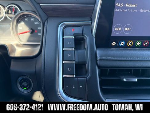 Used 2021 Chevrolet Suburban Z71 w/ Z71 Signature Package AWD/4WD image 19