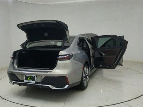 Used 2024 BMW 740i image 72