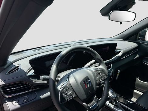 Used 2025 Buick Envista Sport Touring w/ Convenience I Package FWD image 11