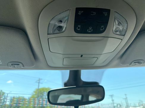 Used 2023 Chrysler Pacifica Touring-L image 31