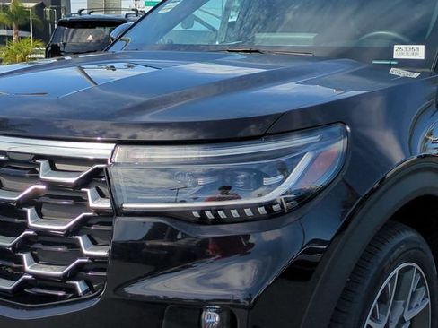 Used 2025 Ford Explorer Platinum w/ Ultimate Package AWD/4WD image 9