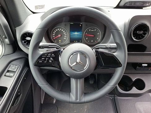 Used 2025 Mercedes-Benz Sprinter 2500 image 17