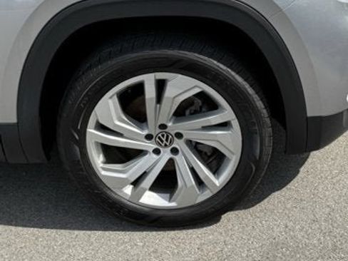 Certified 2022 Volkswagen Atlas SE image 4
