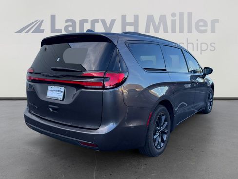 Used 2021 Chrysler Pacifica Touring w/ S Appearance Package image 5