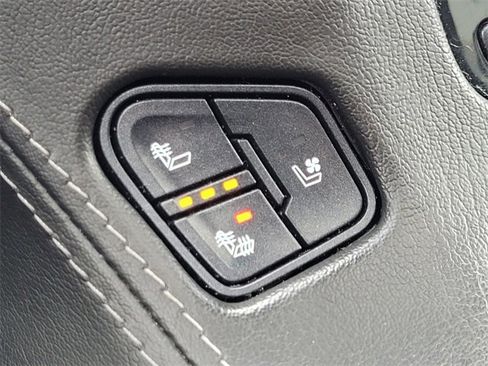 Used 2020 GMC Yukon SLT image 21