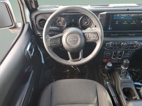 Used 2025 Jeep Wrangler Unlimited Rubicon w/ Convenience Group image 12