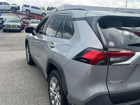 Used 2020 Toyota RAV4 Limited AWD/4WD image 3