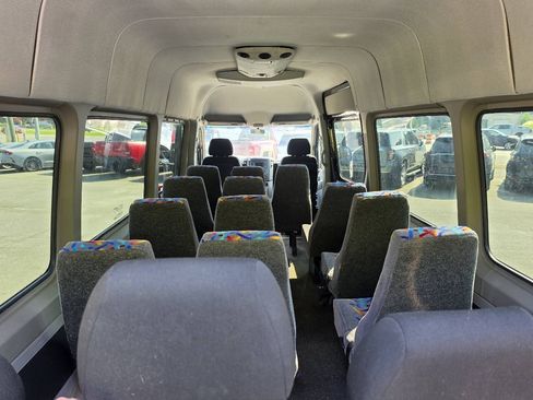 Used 2015 Freightliner Sprinter 2500 RWD image 12