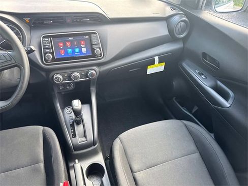 New 2025 Nissan Kicks Play S image 22