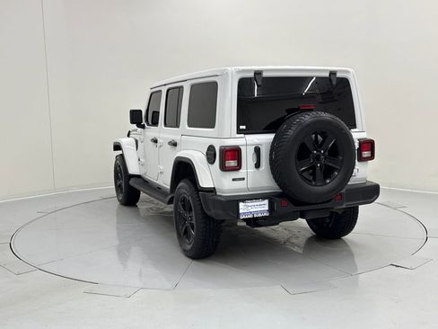 Used 2022 Jeep Wrangler Unlimited Sahara image 3