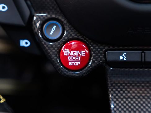 Certified 2021 Ferrari F8 Tributo RWD image 34