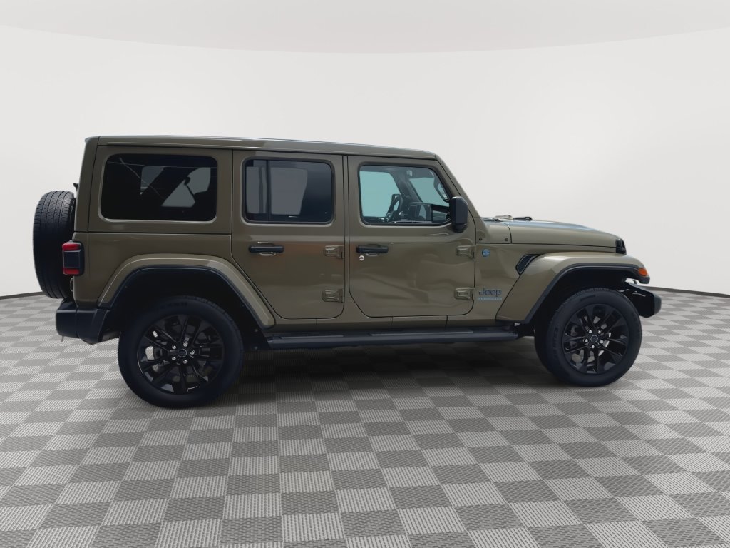 Used 2025 Jeep Wrangler Unlimited Sahara w/ Safety Group AWD/4WD image 2