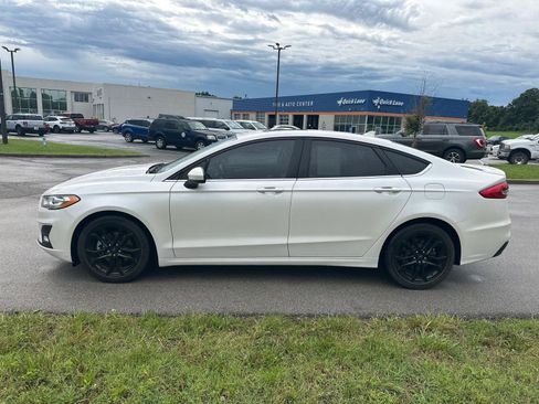 Used 2019 Ford Fusion SE w/ Equipment Group 151A FWD image 11