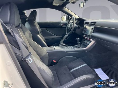 Used 2025 Toyota GR86 Premium w/ Performance Package image 17