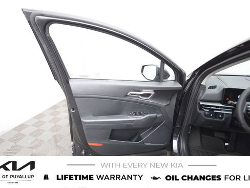 New 2026 Kia Sportage LX image 9