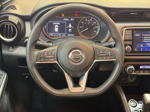 Used 2018 Nissan Kicks SV image 15