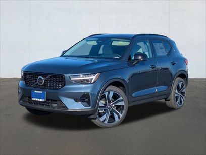 New 2026 Volvo XC40 B5 Ultra w/ Climate Package