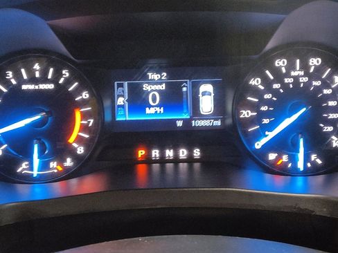 Used 2018 Ford Explorer XLT image 23