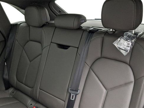 Used 2023 Porsche Macan S image 39