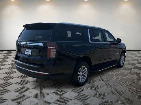Used 2021 Chevrolet Suburban LT AWD/4WD image 5