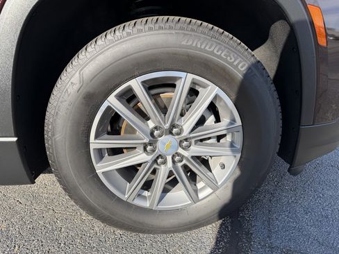Used 2022 Chevrolet Traverse LT image 38